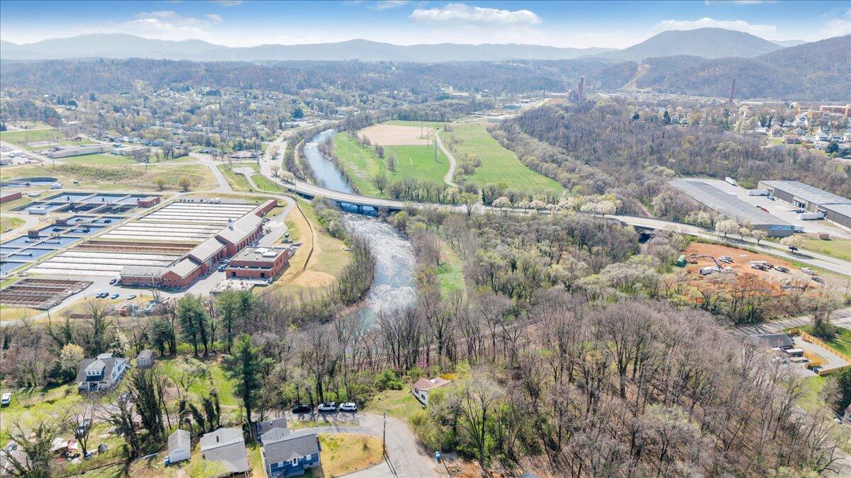 1433 Gladstone AVE SE