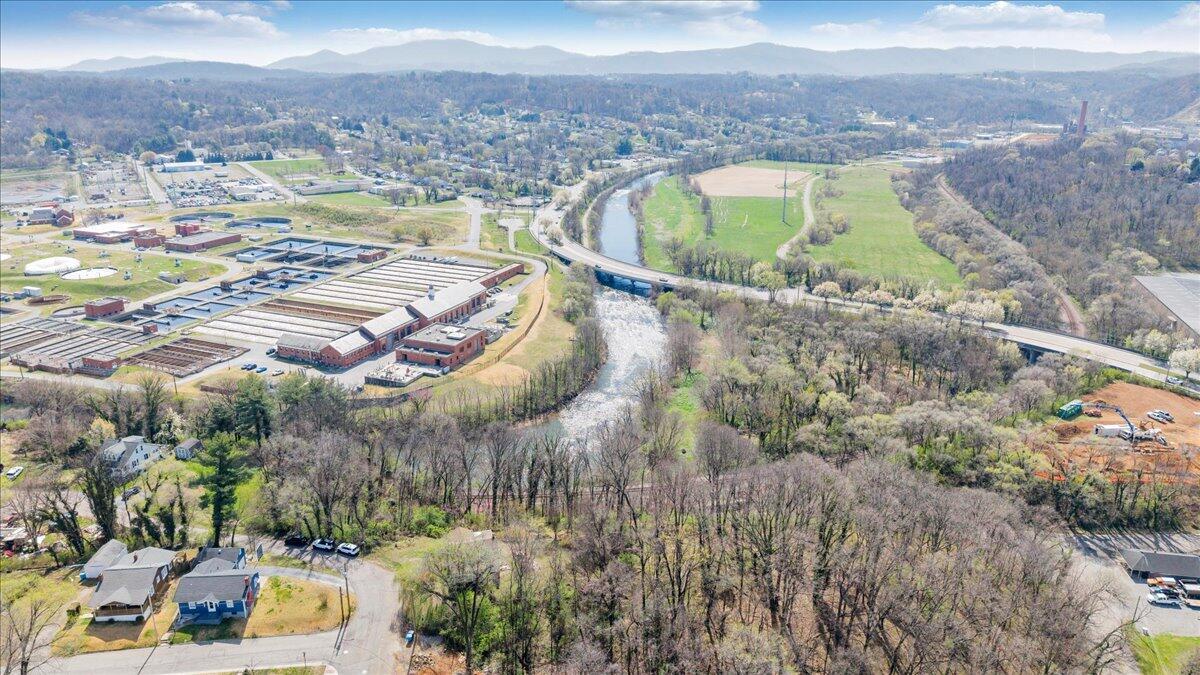 1433 Gladstone AVE SE