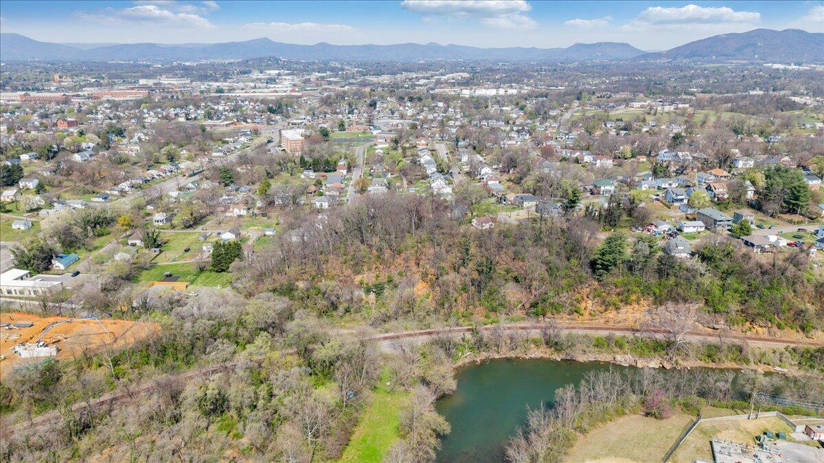 1433 Gladstone AVE SE