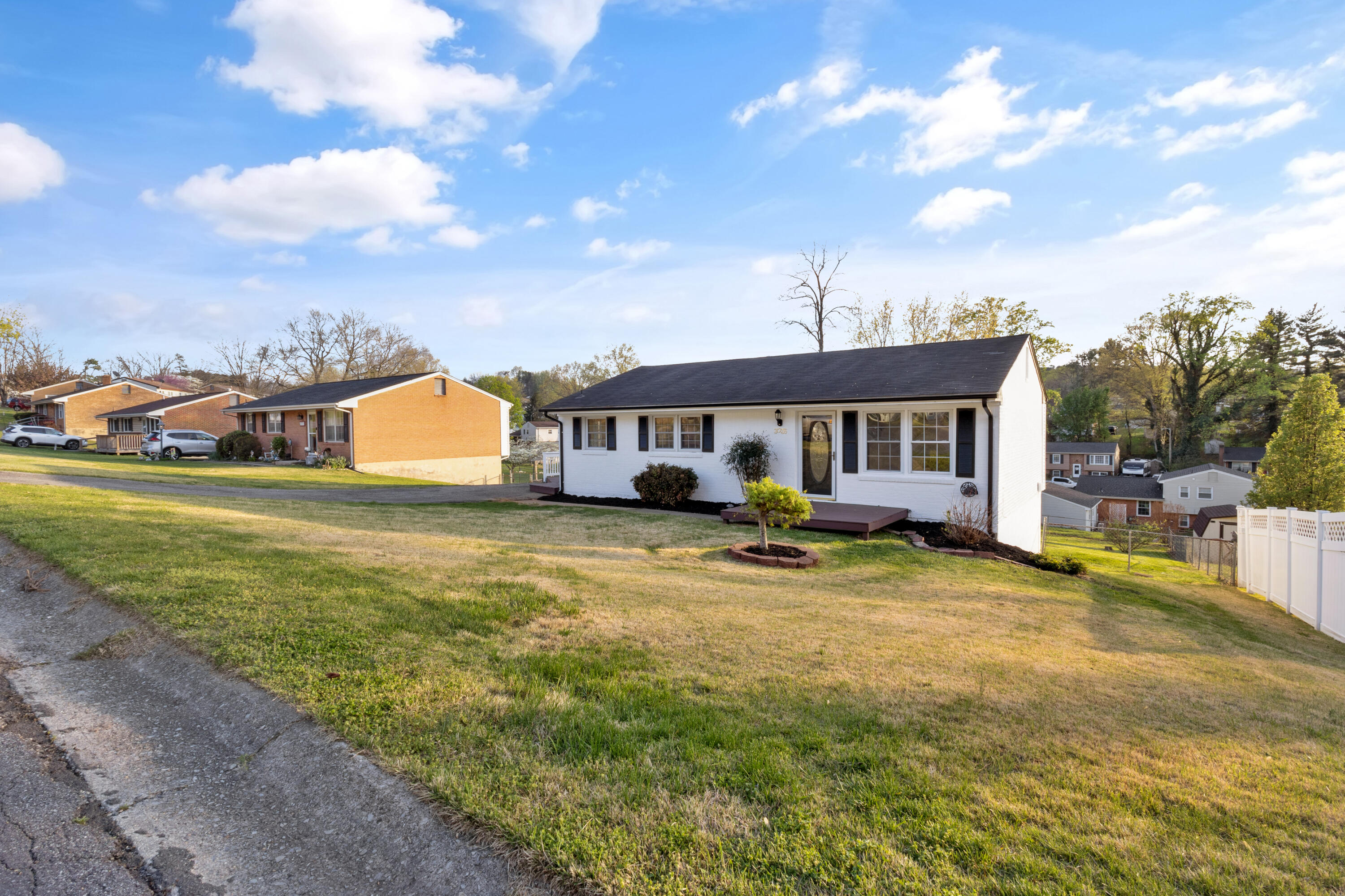 3053 Woodway RD