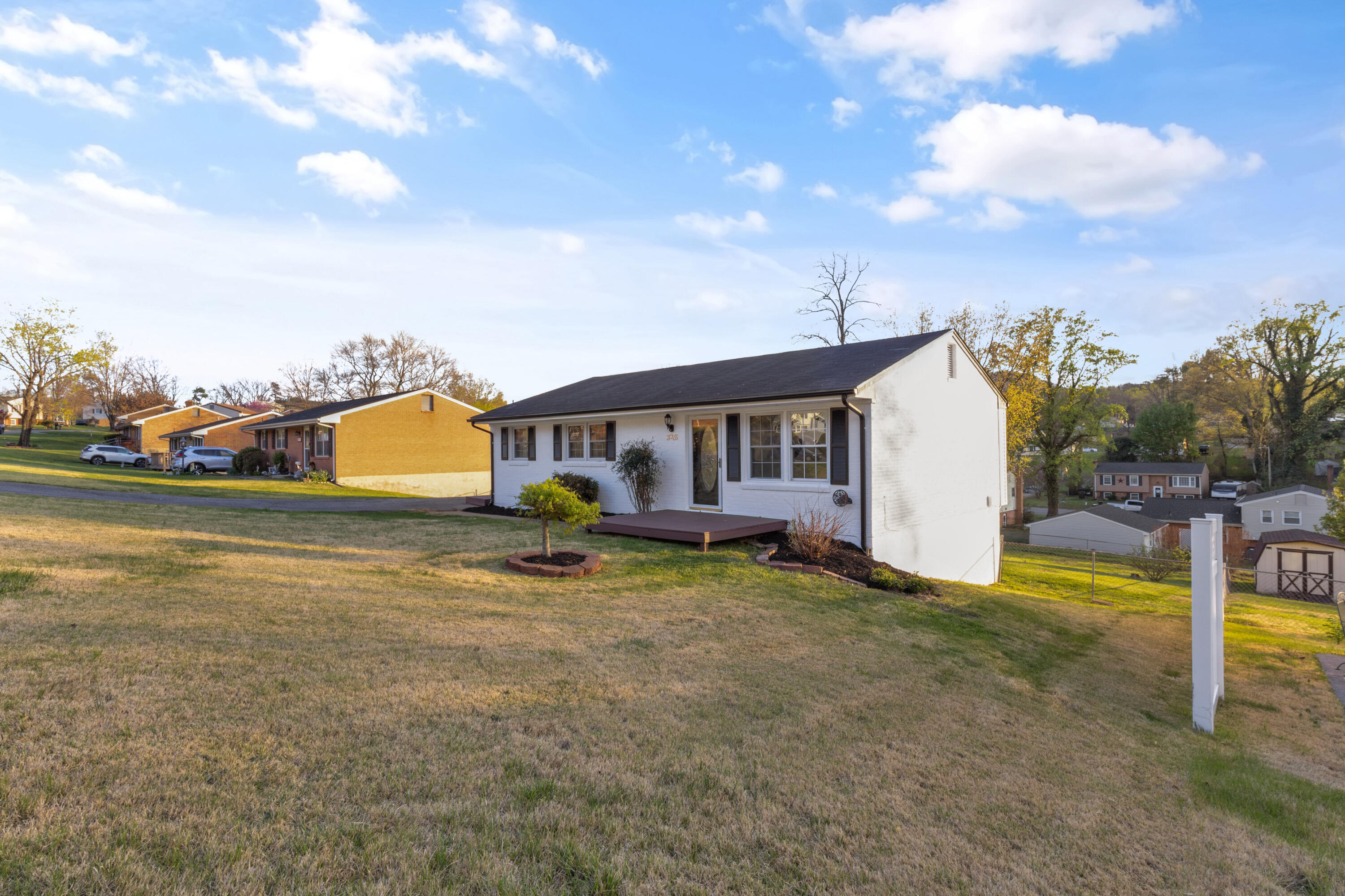 3053 Woodway RD