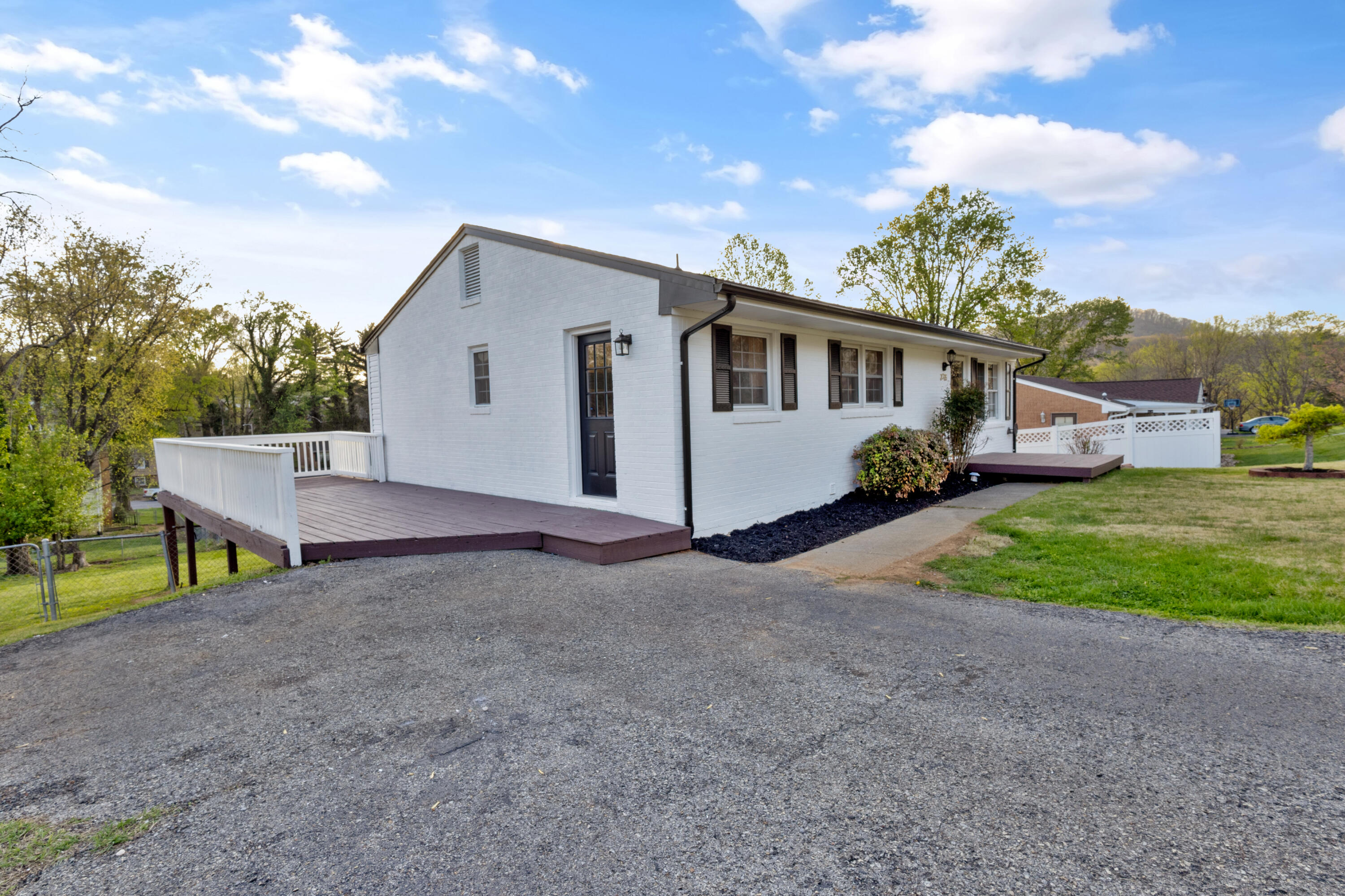 3053 Woodway RD