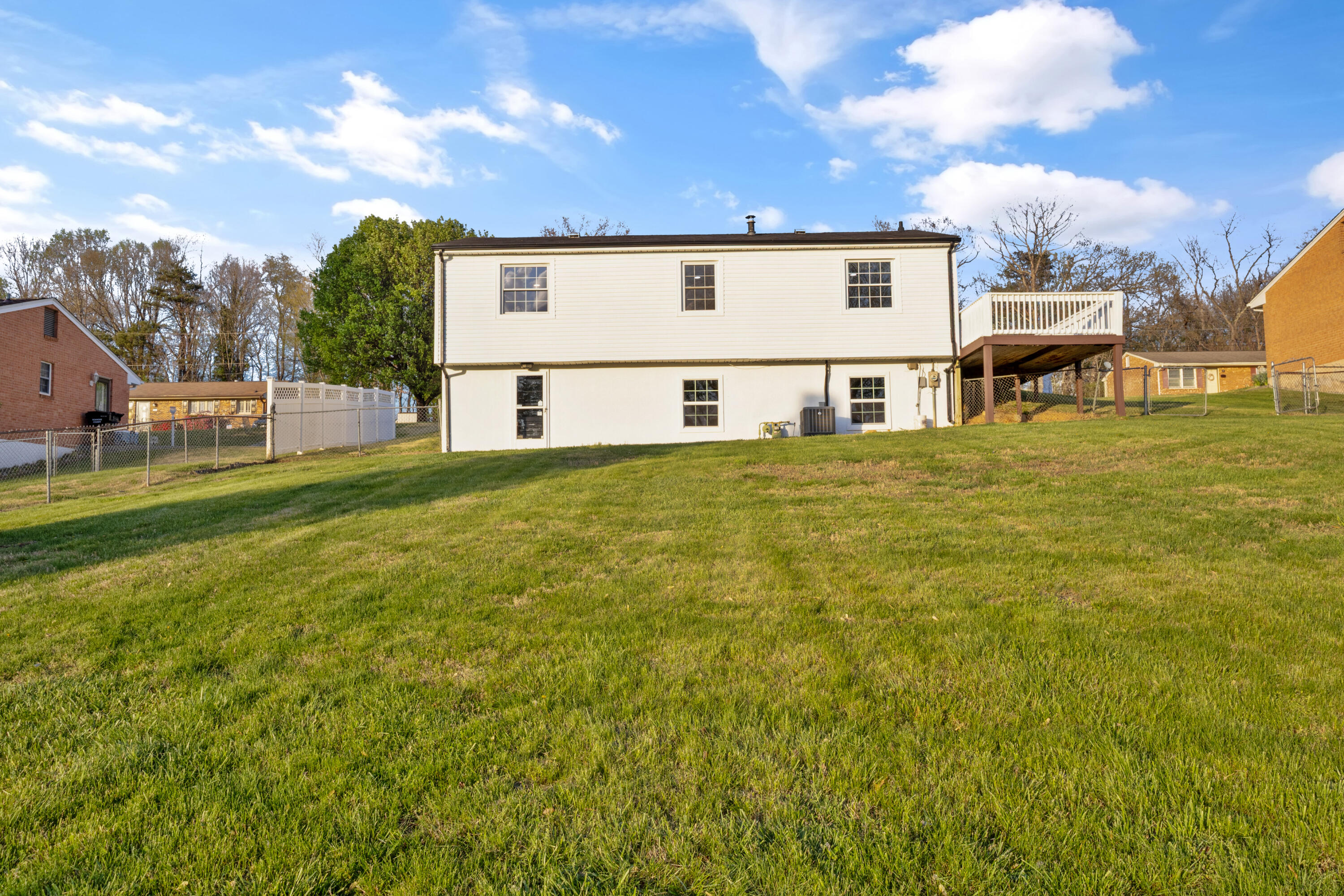 3053 Woodway RD