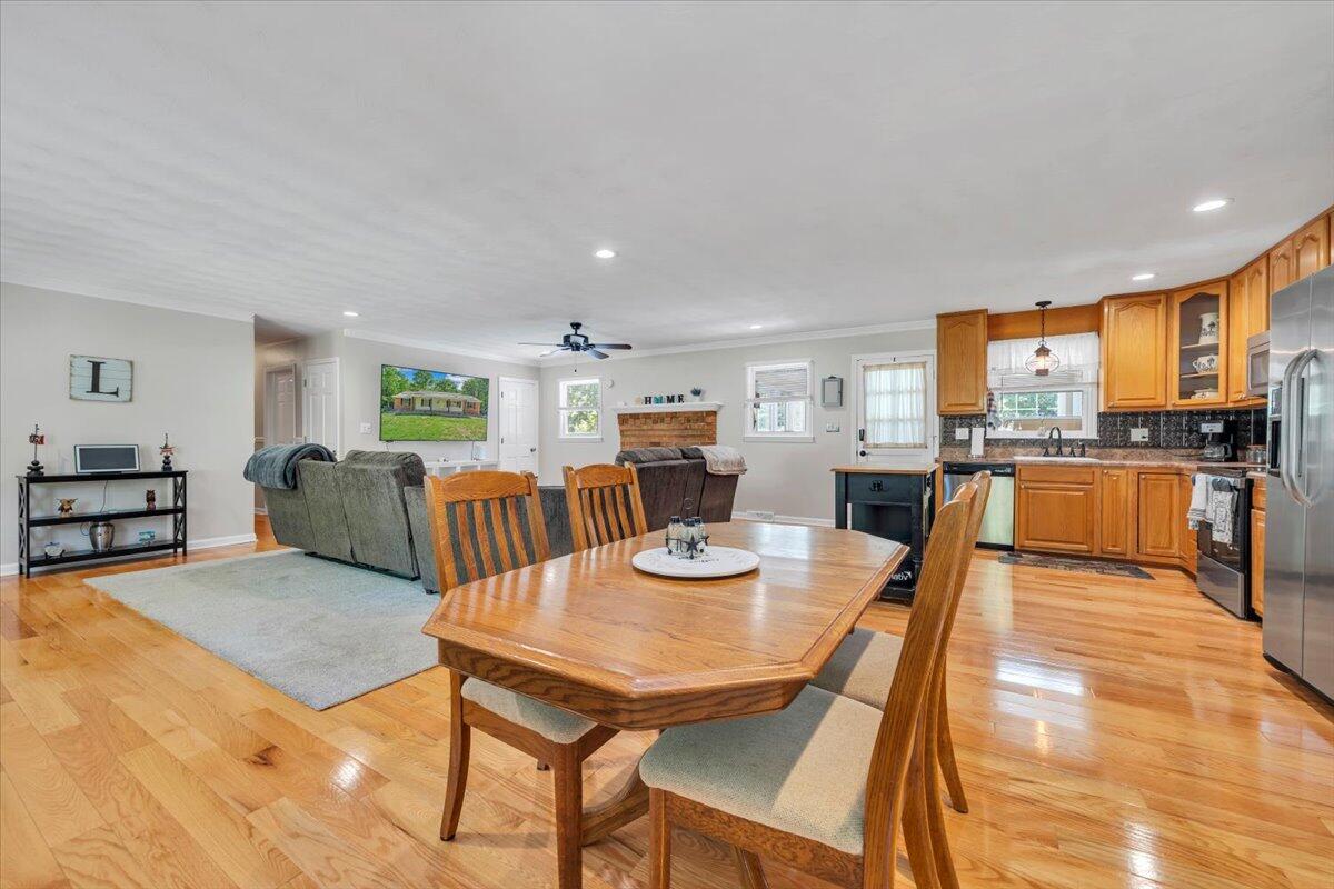 771 Oak DR