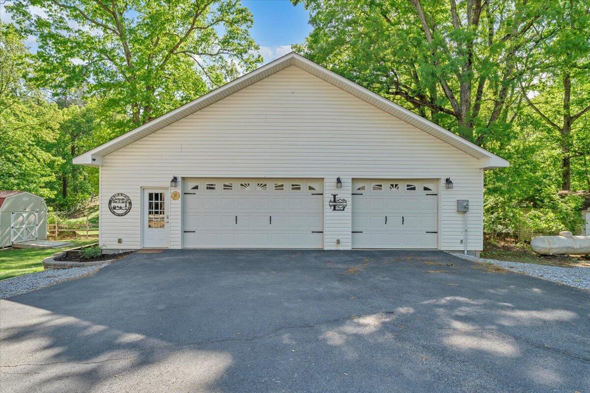 771 Oak DR