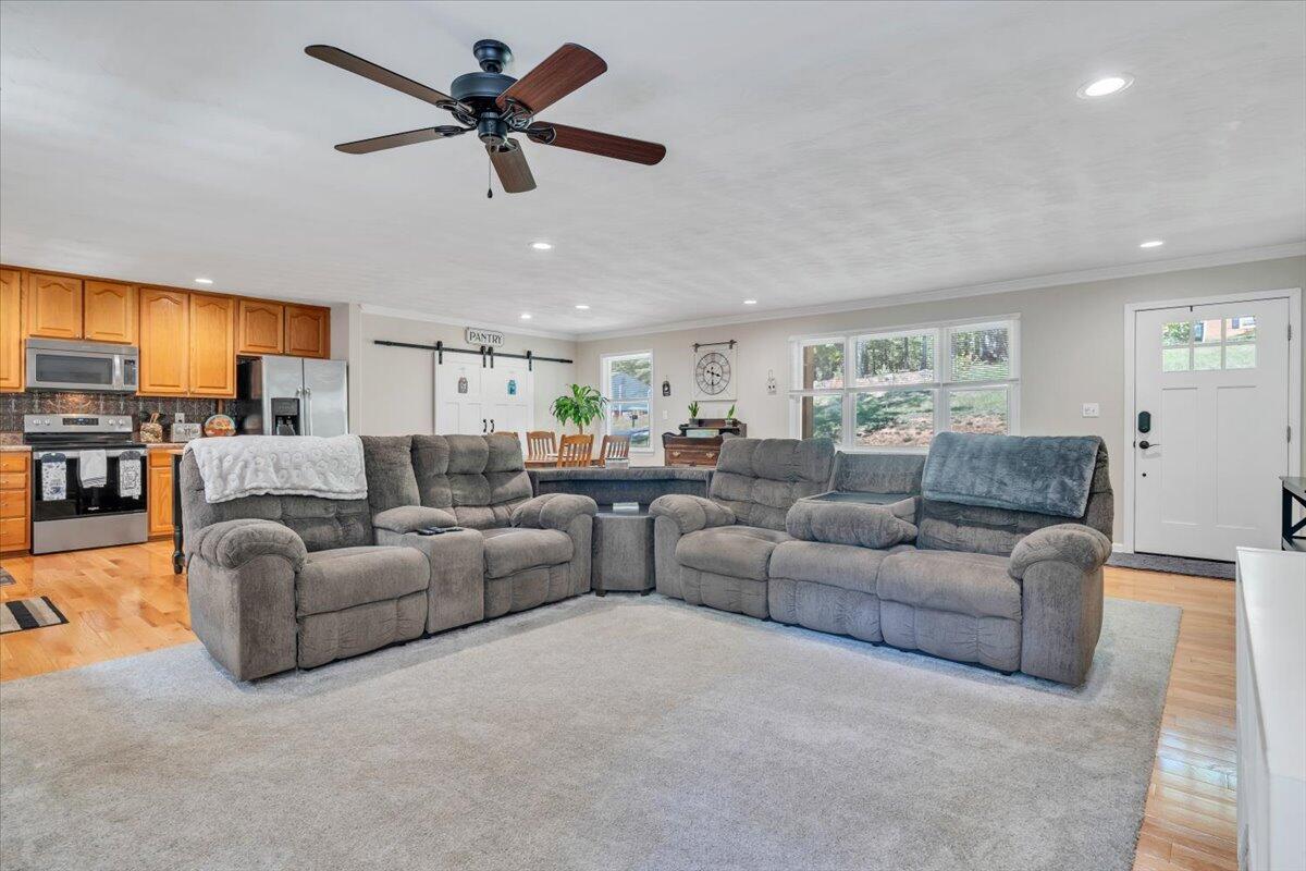 771 Oak DR