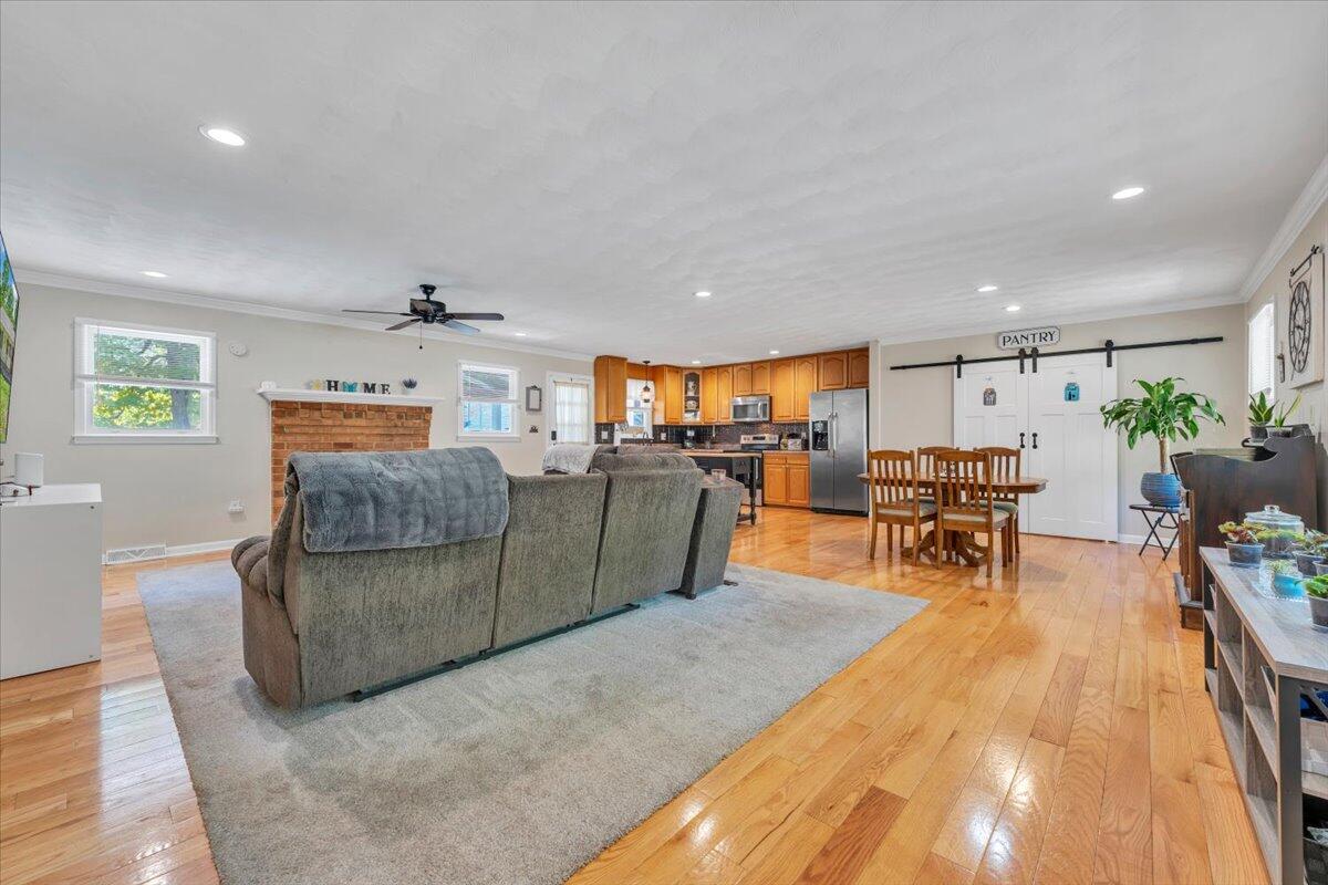 771 Oak DR