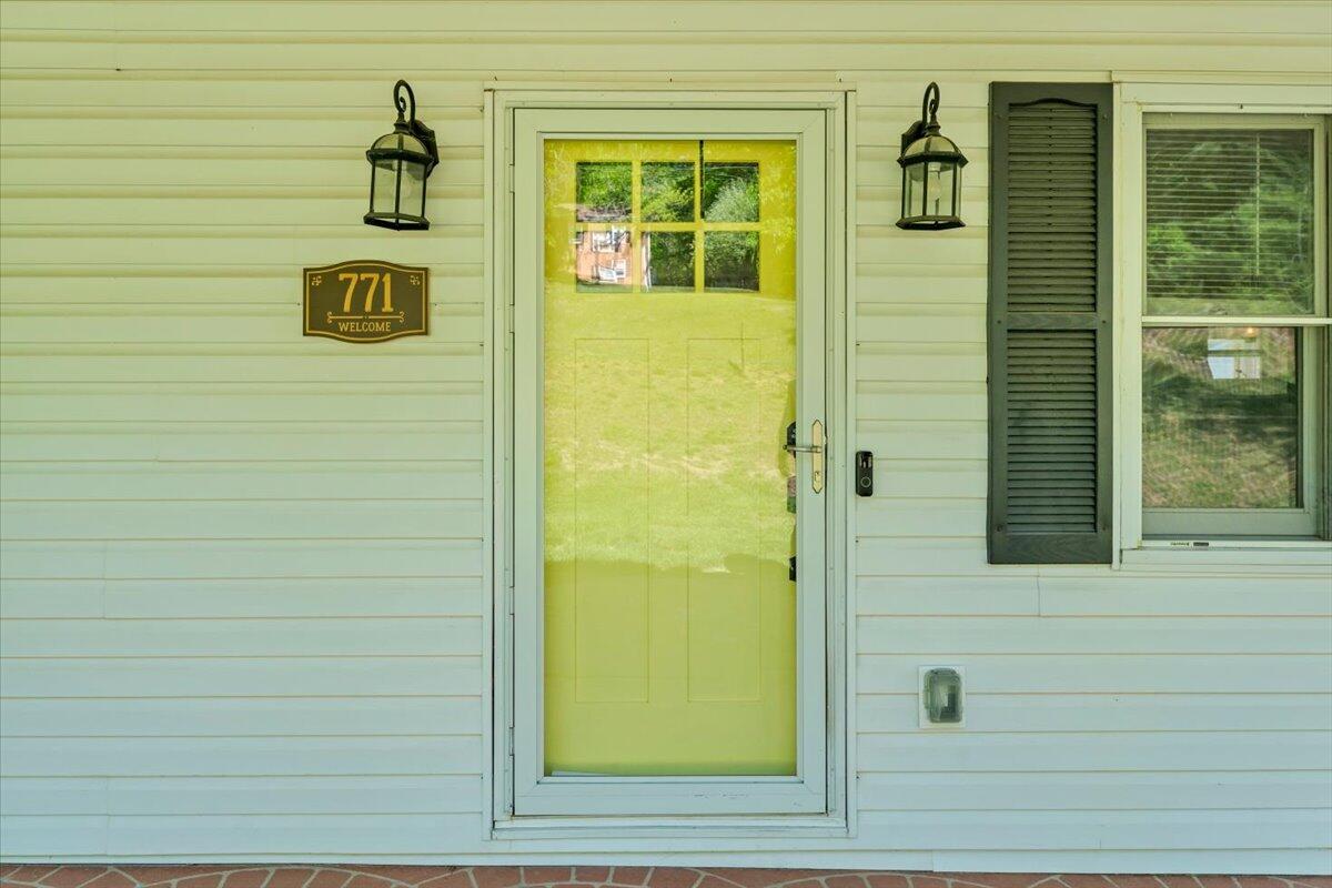 771 Oak DR
