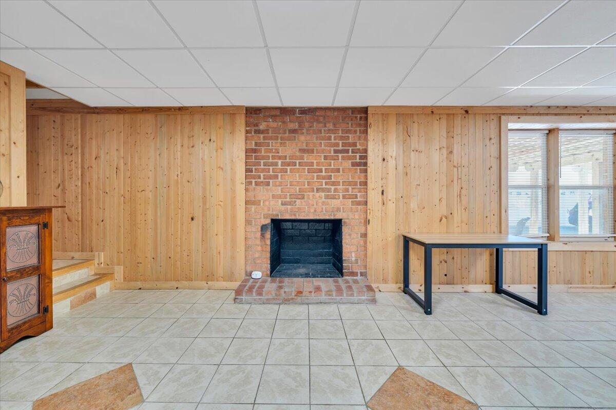 771 Oak DR
