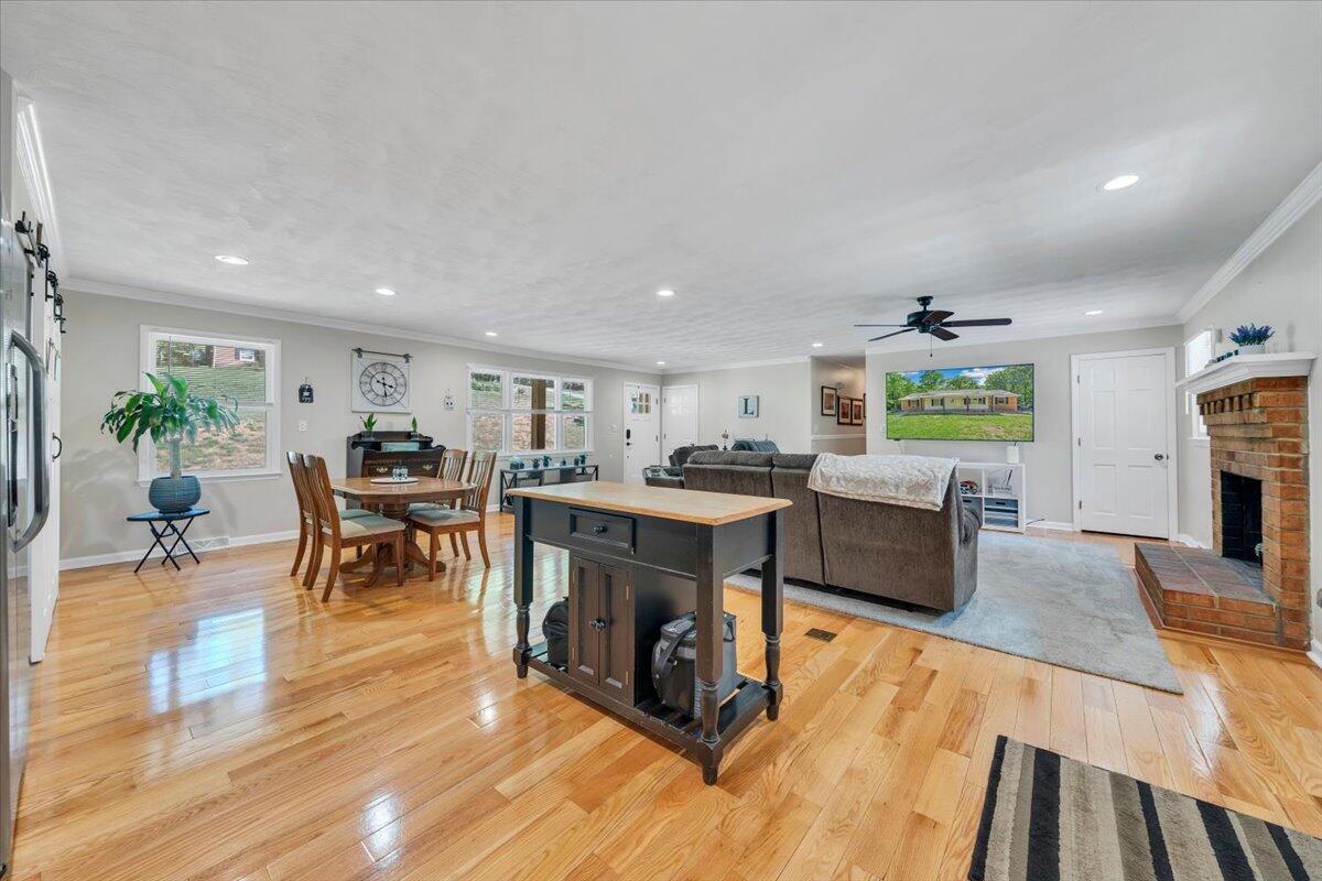 771 Oak DR