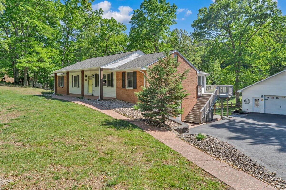 771 Oak DR