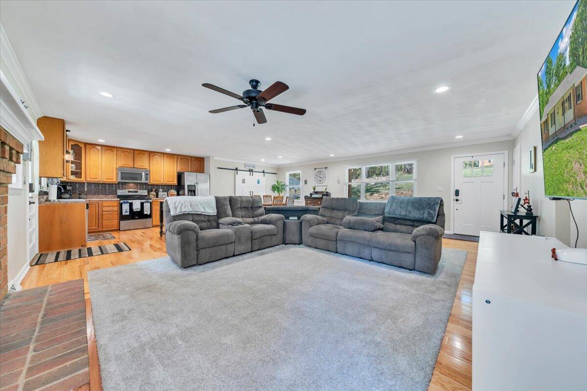 771 Oak DR