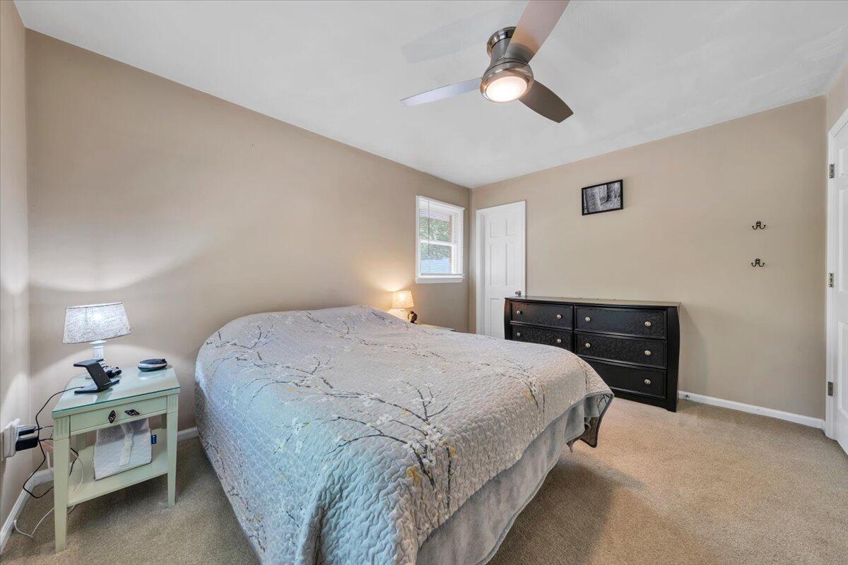 771 Oak DR