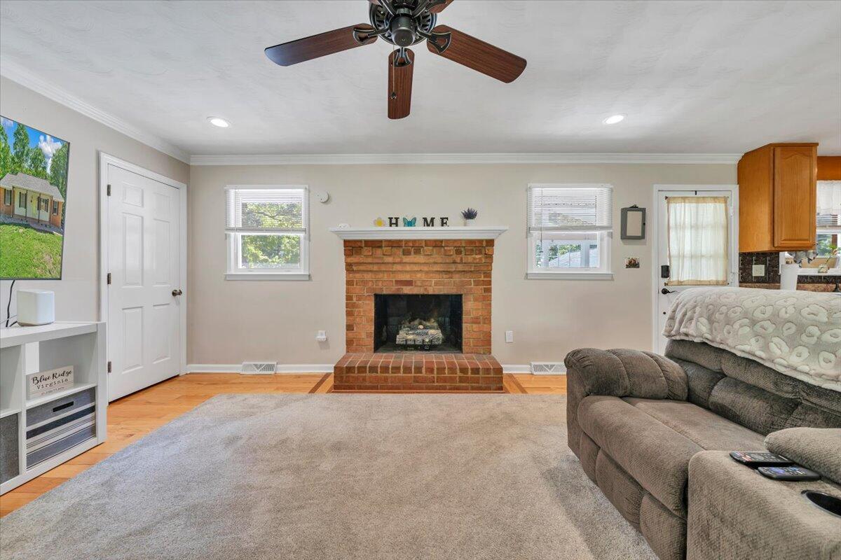 771 Oak DR