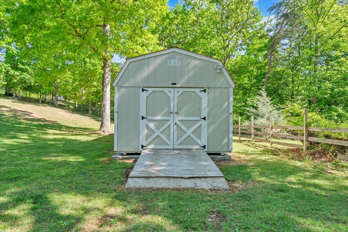 771 Oak DR