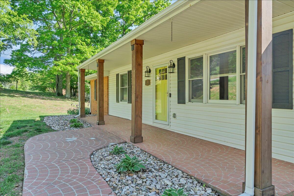 771 Oak DR