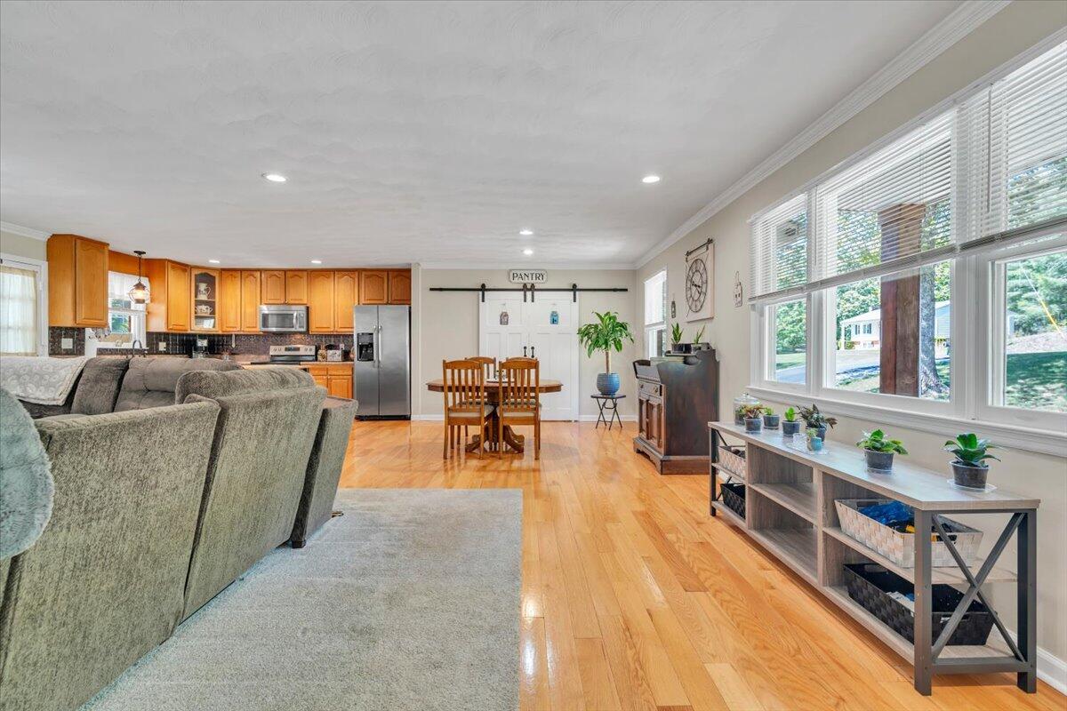 771 Oak DR