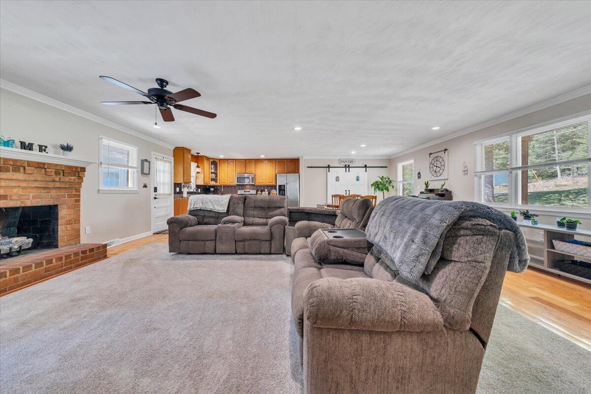 771 Oak DR