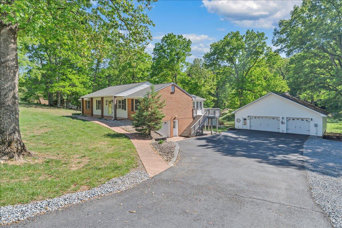 771 Oak DR