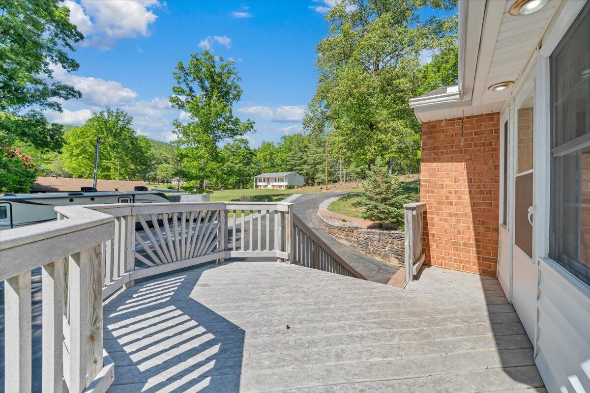 771 Oak DR