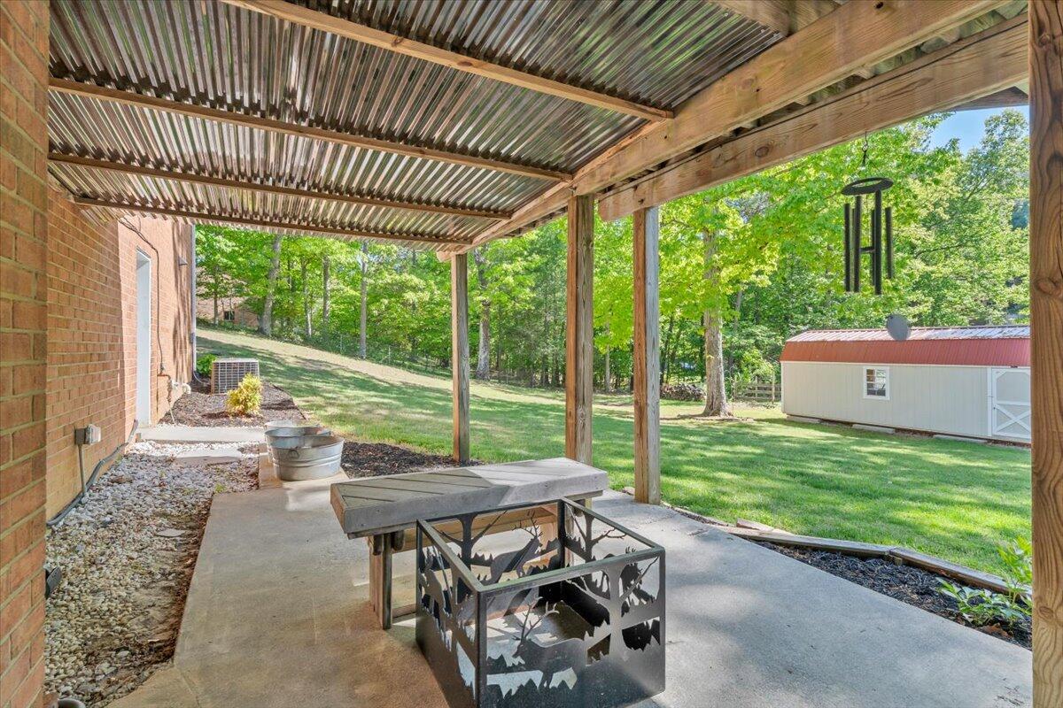 771 Oak DR