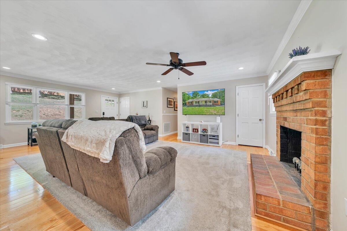 771 Oak DR