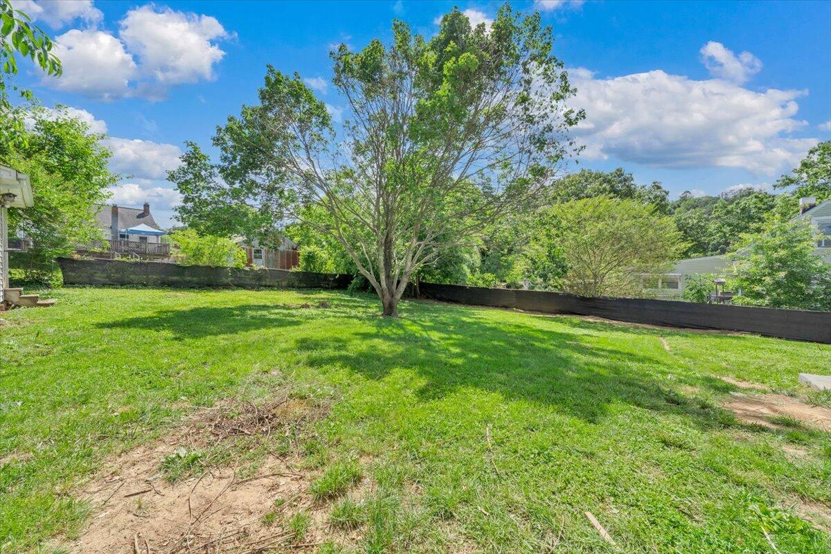 1109 Ray RD SE