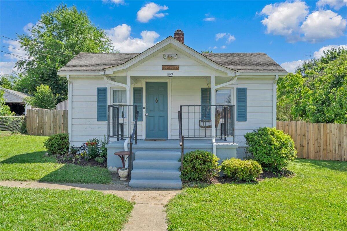 1109 Ray RD SE