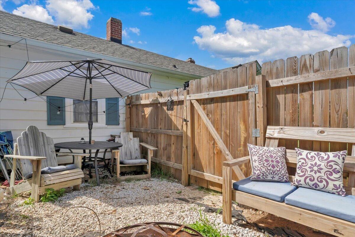 1109 Ray RD SE