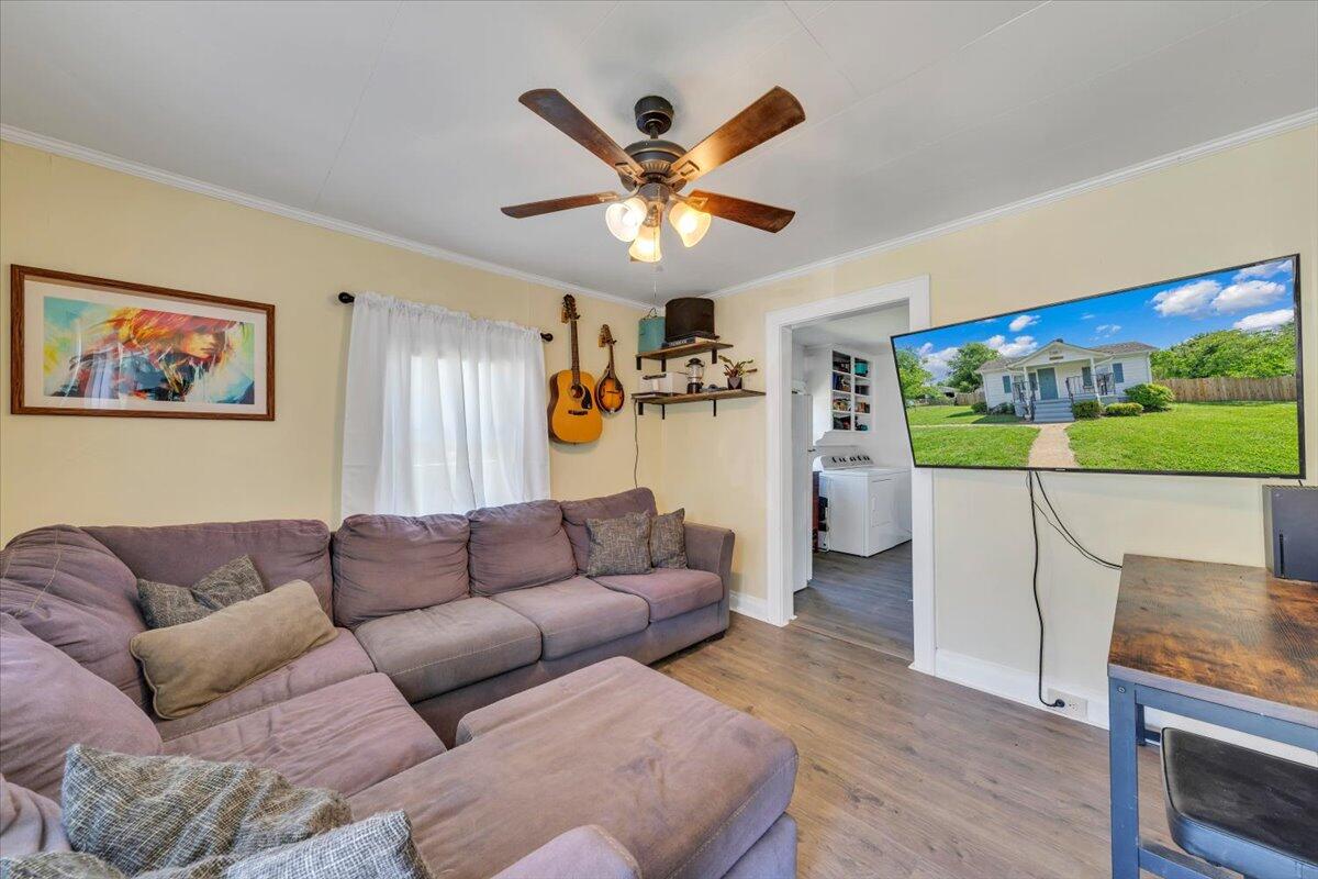 1109 Ray RD SE
