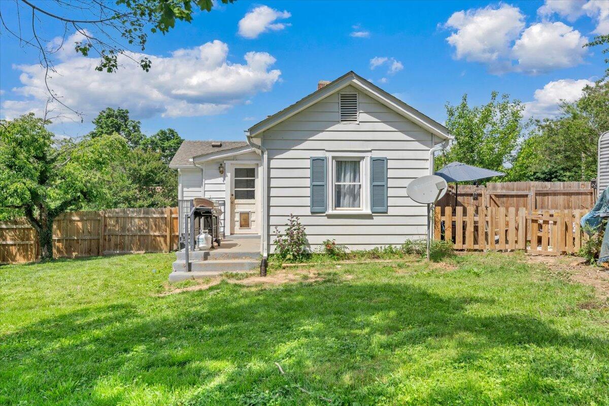 1109 Ray RD SE