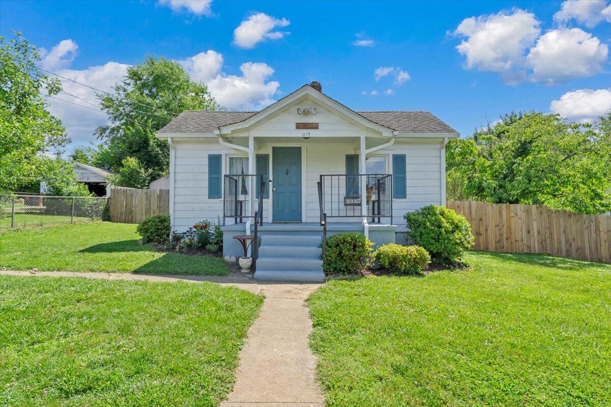 1109 Ray RD SE
