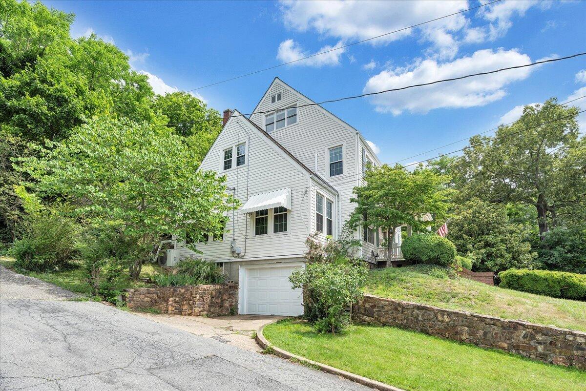 72 Bath ST