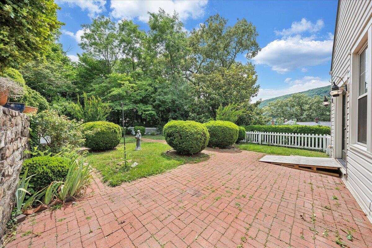 72 Bath ST