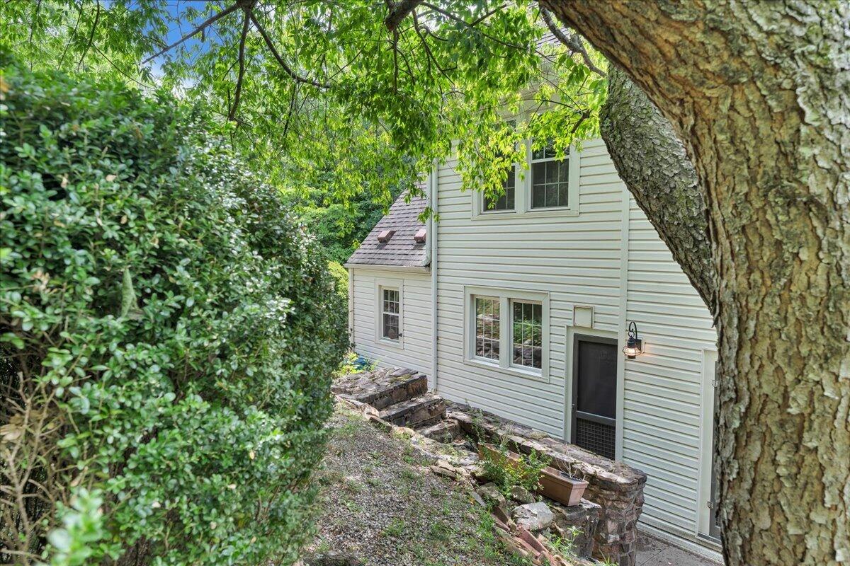 72 Bath ST
