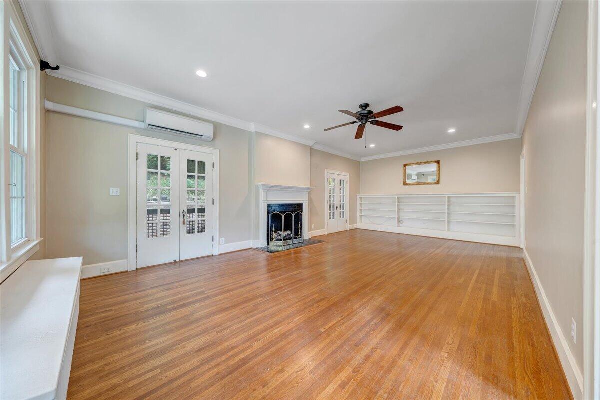 72 Bath ST