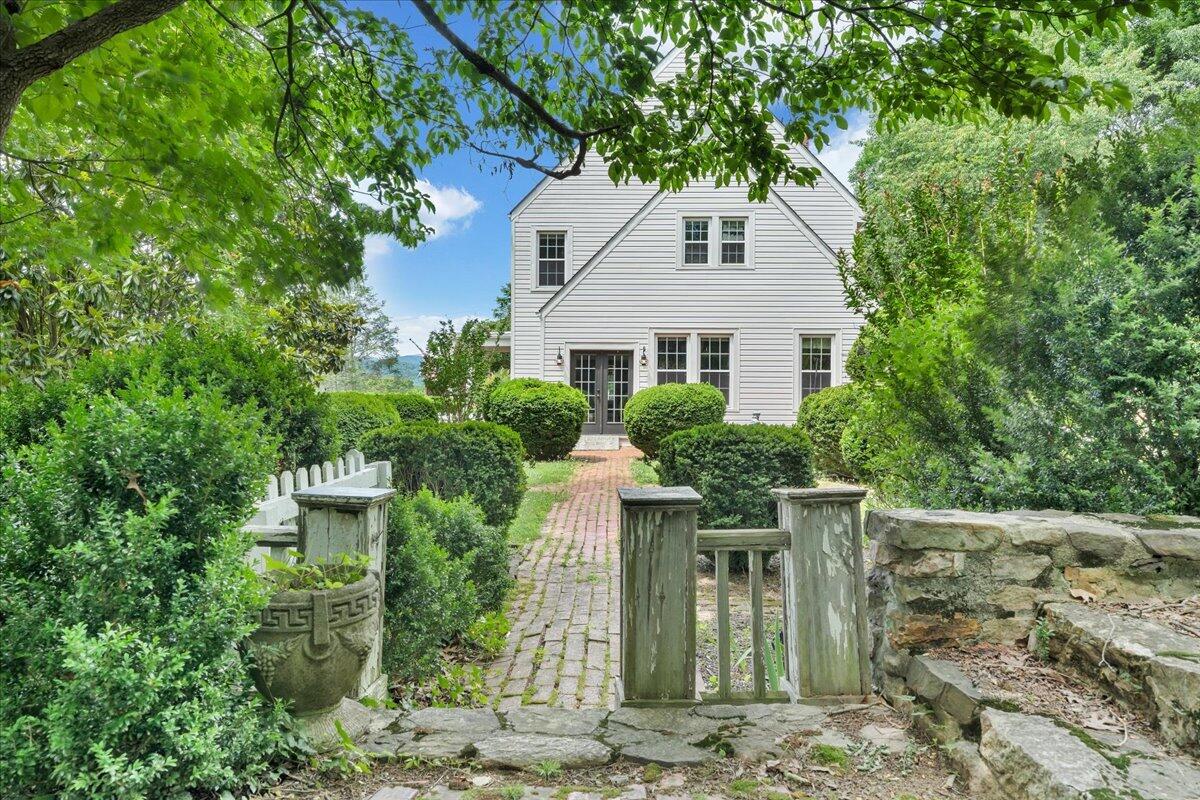 72 Bath ST