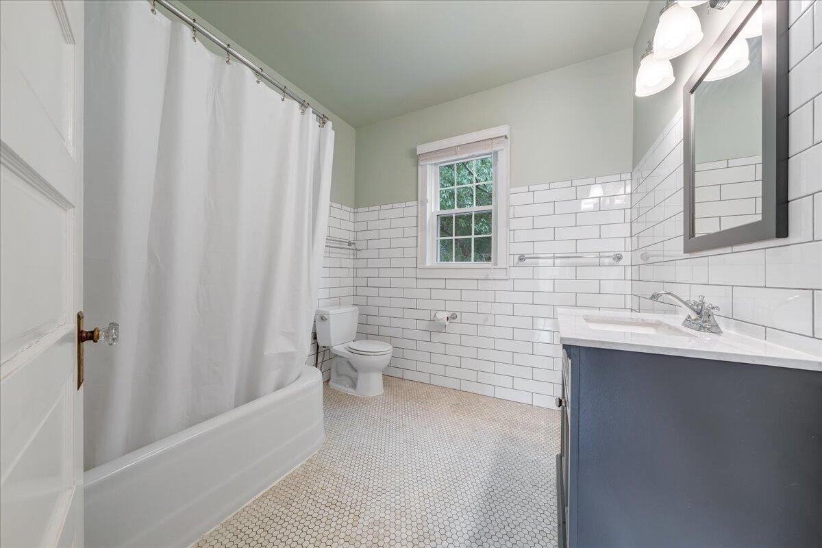 72 Bath ST