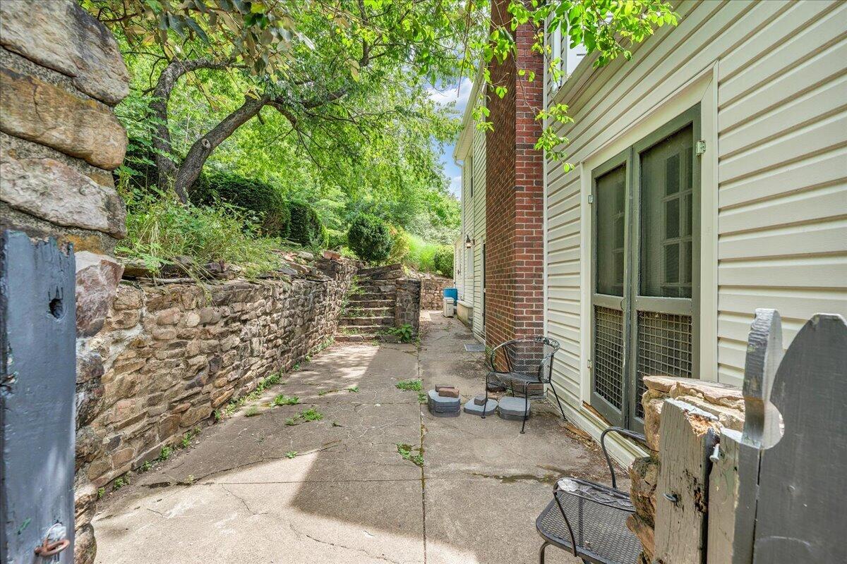 72 Bath ST