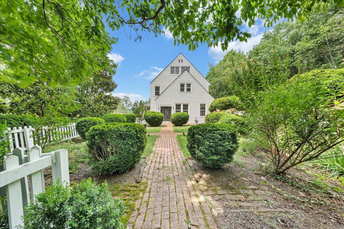 72 Bath ST
