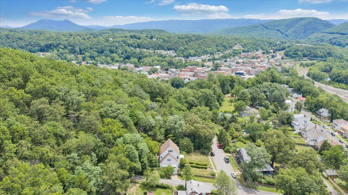 72 Bath ST