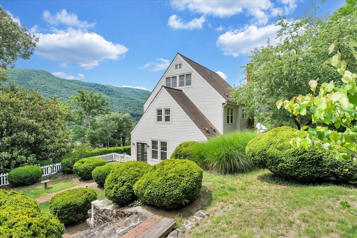 72 Bath ST