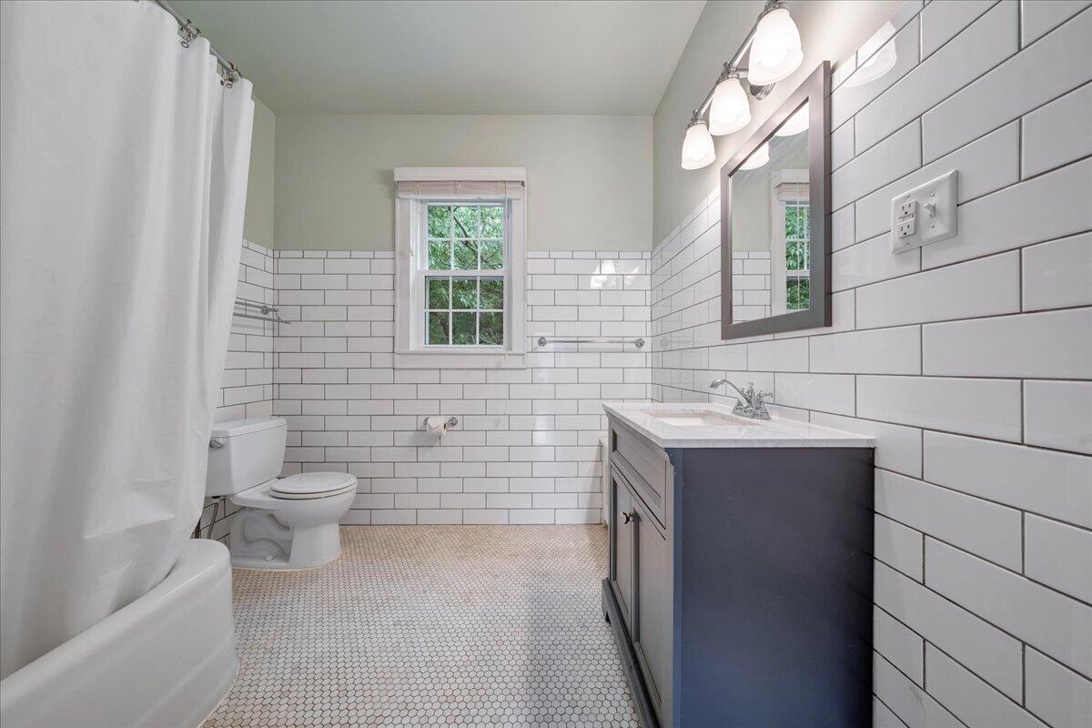 72 Bath ST