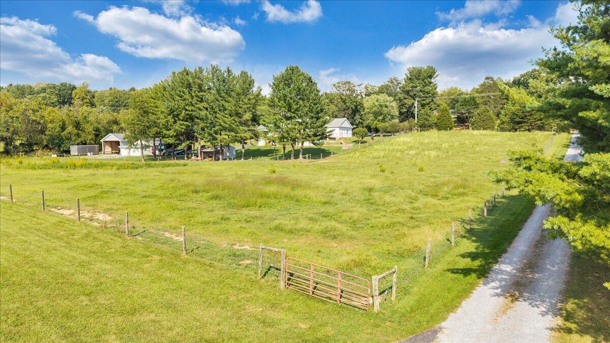 1503 Laymantown RD