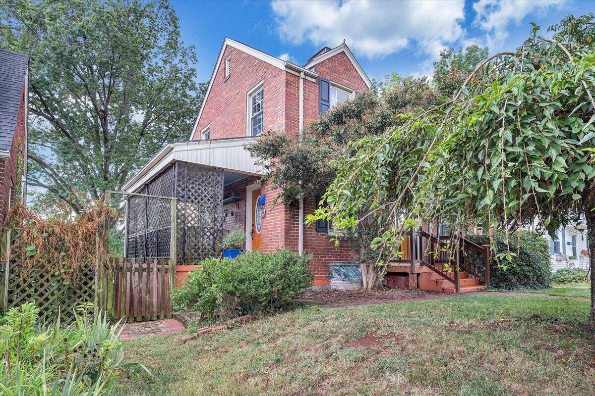 2306 Berkley AVE SW