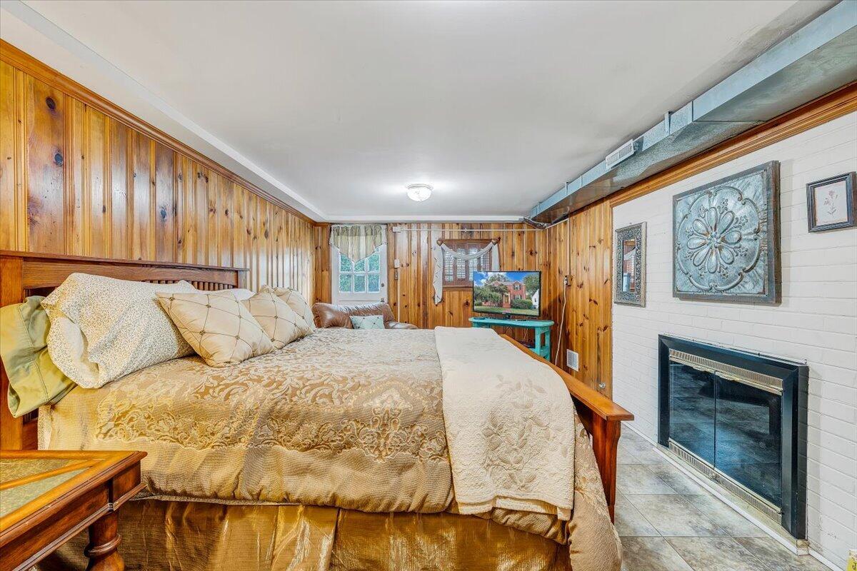 2306 Berkley AVE SW