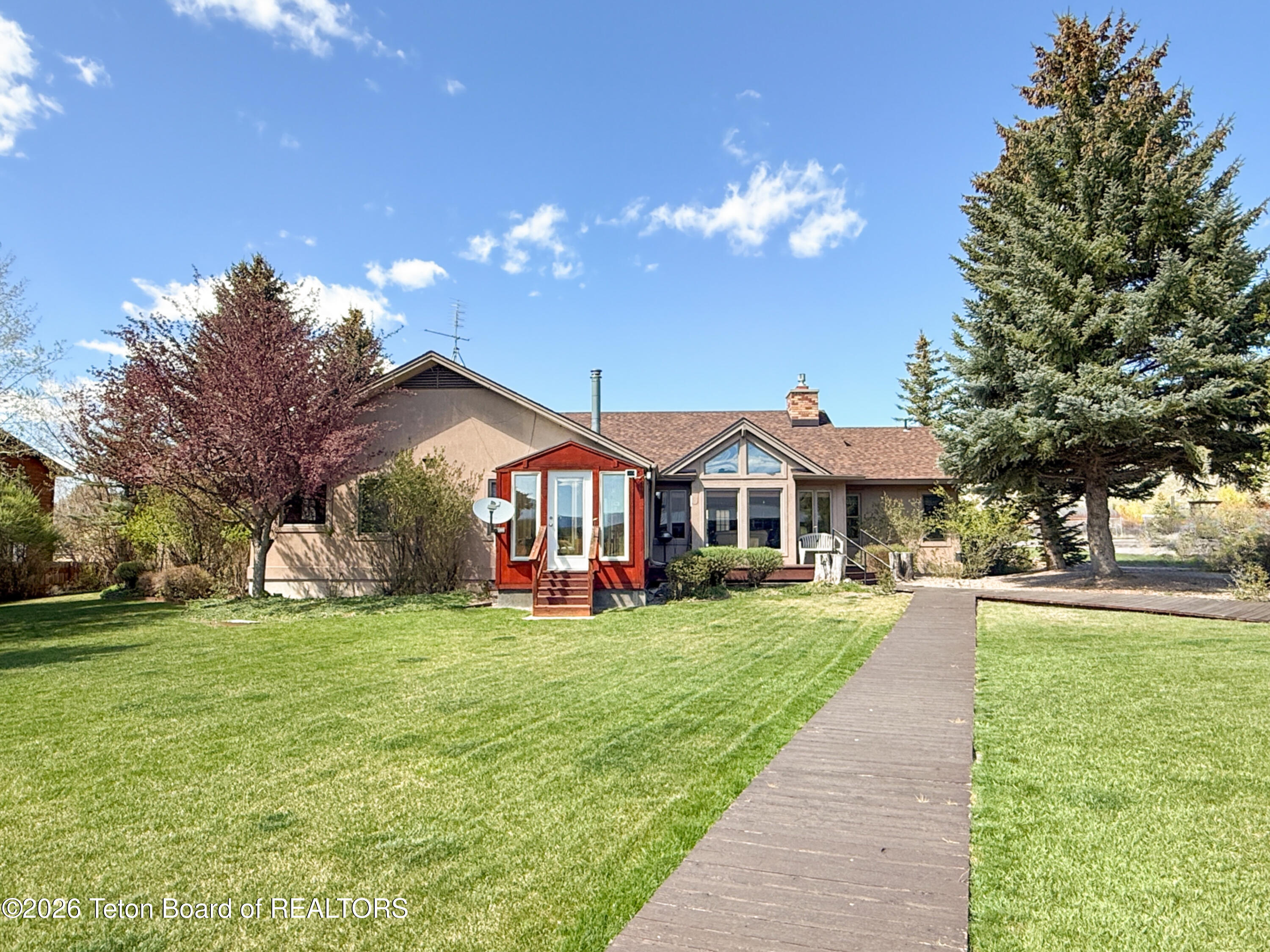 290 E 9TH Avenue