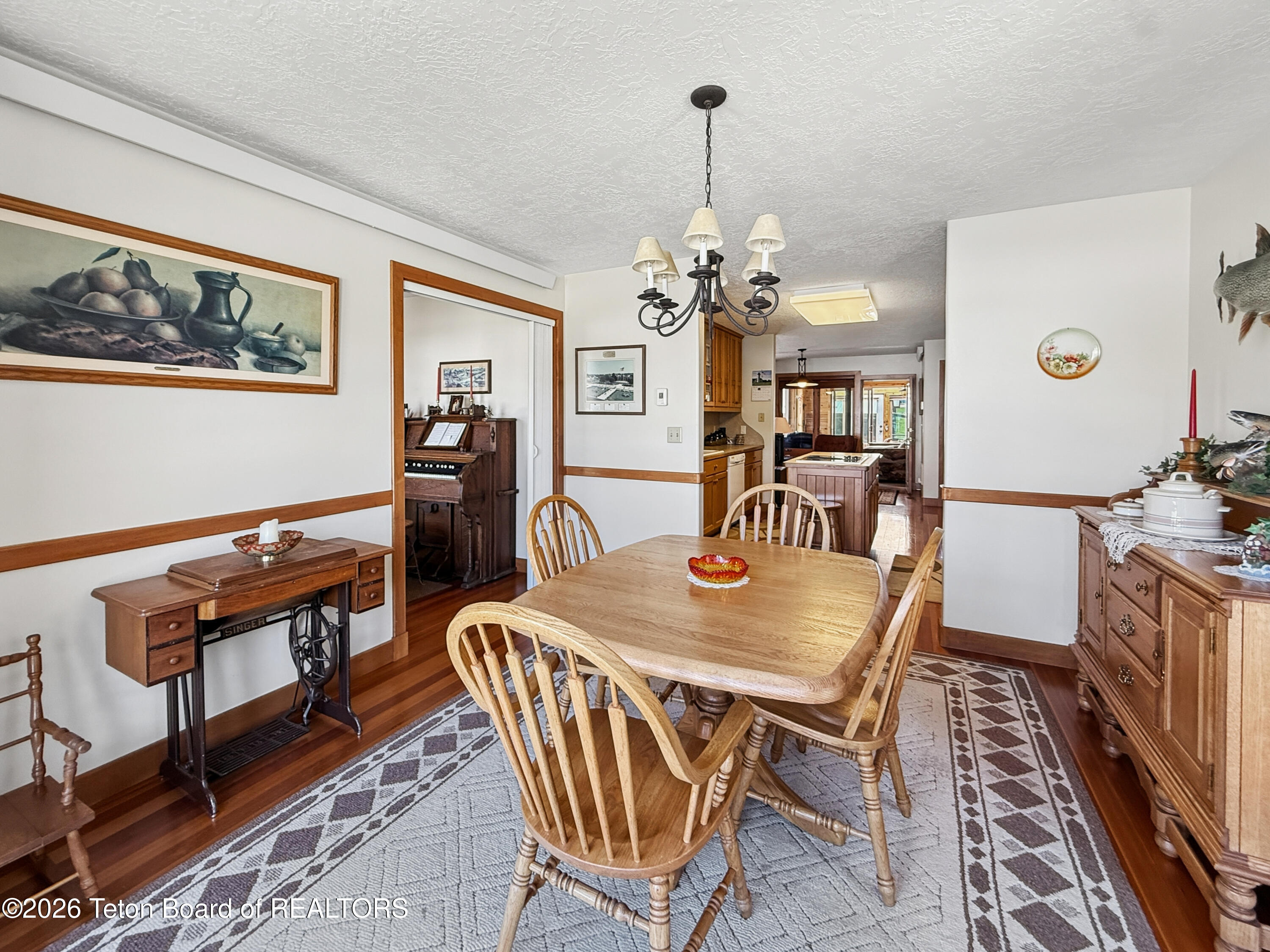 290 E 9TH Avenue
