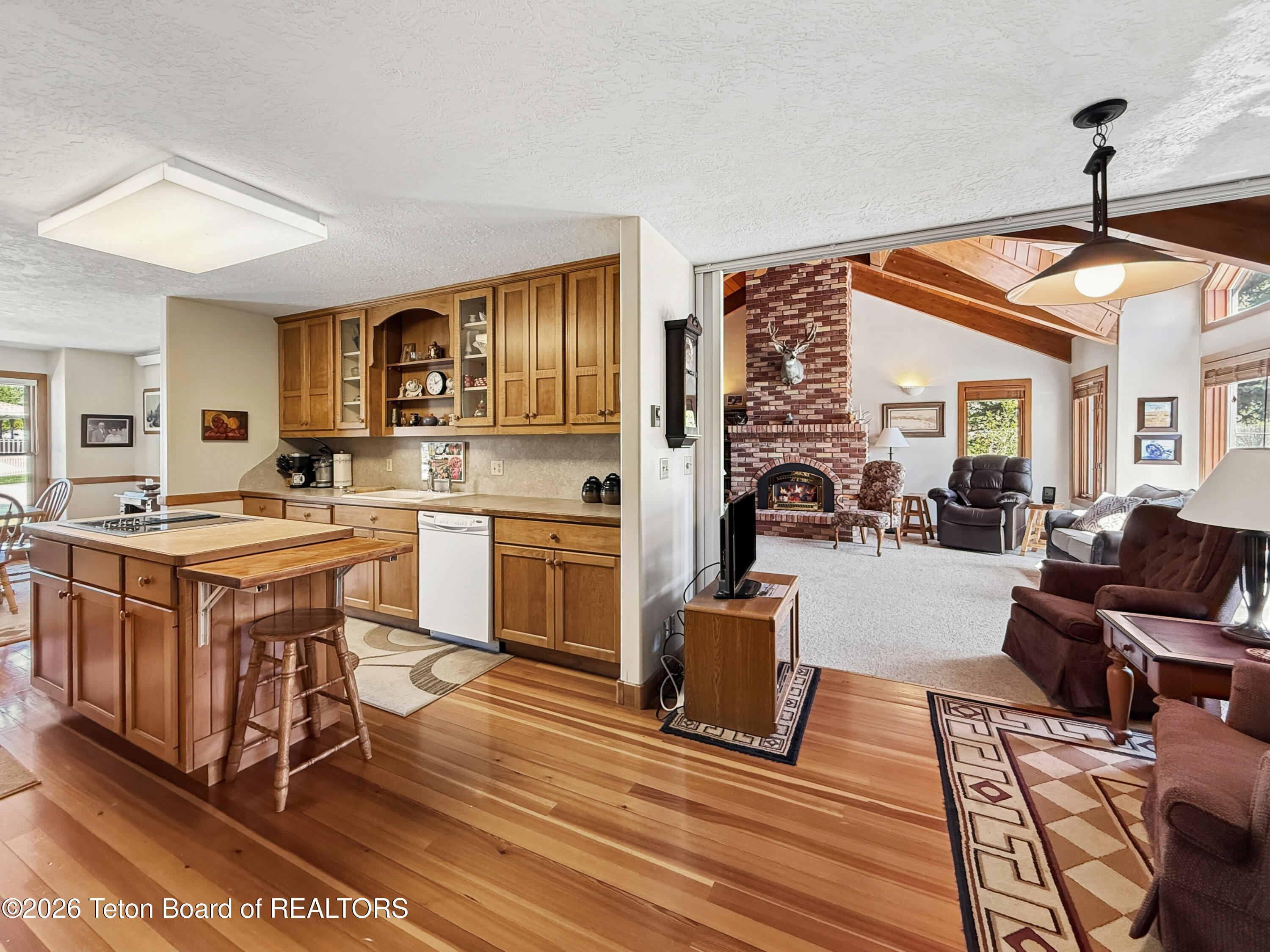 290 E 9TH Avenue