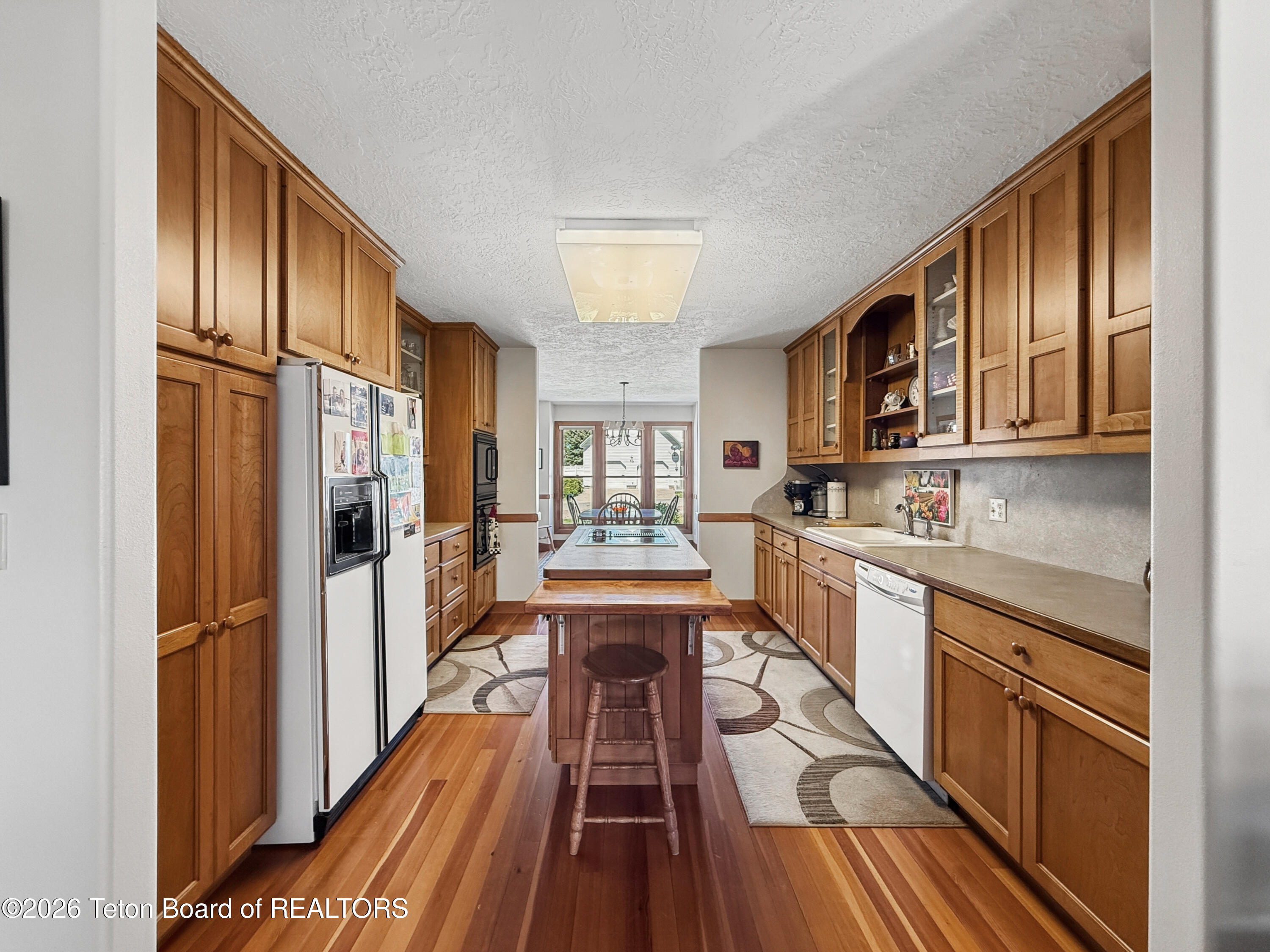 290 E 9TH Avenue